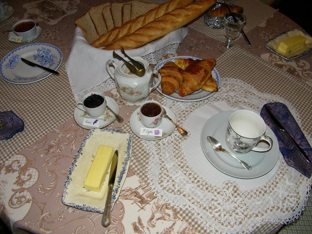 La Roseliere Hotel Карентан Екстериор снимка